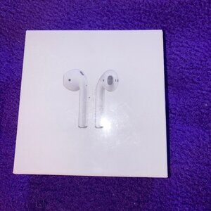 Airpods with Charging Case, Brand New Sealed Package MV7N2AM/A